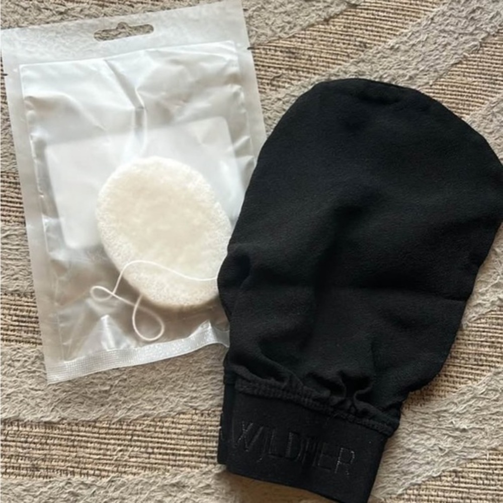 Black Exfoliating Mitt and White Sponge Set